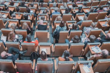 Pour qui travaillent les sténotypistes ?